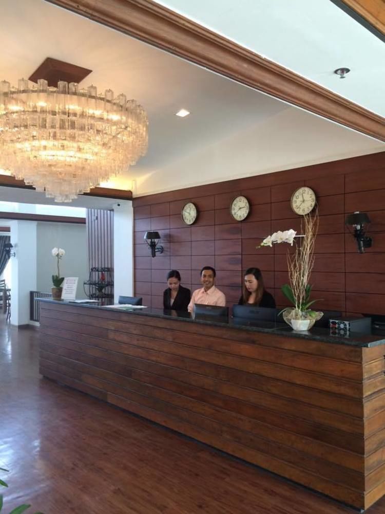 Vista Real Hotel Tagaytay City Exterior foto