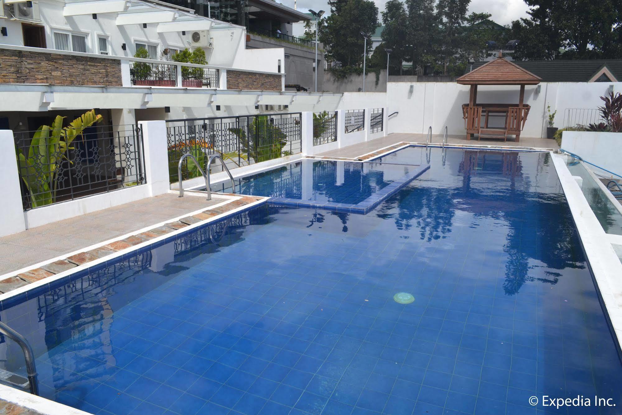 Vista Real Hotel Tagaytay City Exterior foto